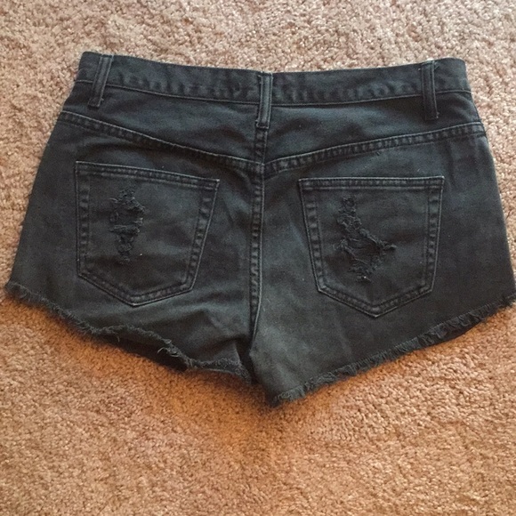 Destroyed black denim shorts - Picture 2 of 3